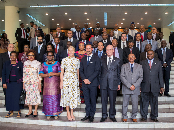 Crown Prince Haakon underlined the key role of the African Union in his address. Here with representatives of the Union in their headquarters in Addis Ababa. Photo: Vidar Ruud / NTB scanpix